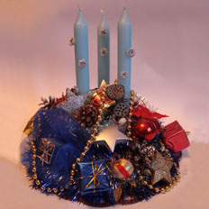 Композиция из 3х свечей в голубых тонах с доставкой ТОЛЬКО в Киеве | Служба доставки подарочных корзин.